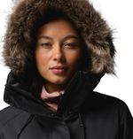 Casaca-Para-Mujer-Sintetica-Con-Capucha-Suttle-Mountain™-III-Negra-Vestuario